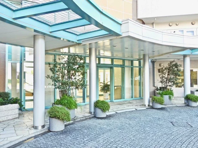 ラグナタワーエントランス