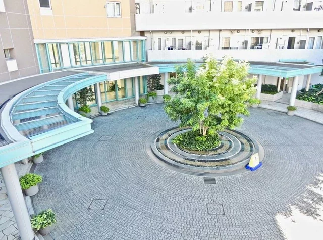 ラグナタワー アプローチ車寄せ