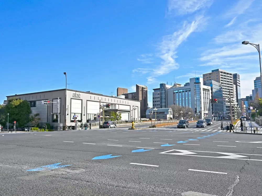 「四ツ谷」駅前