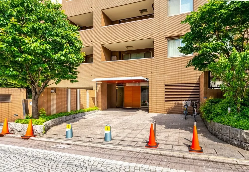 ライオンズガーデン四谷津の守坂 アプローチ