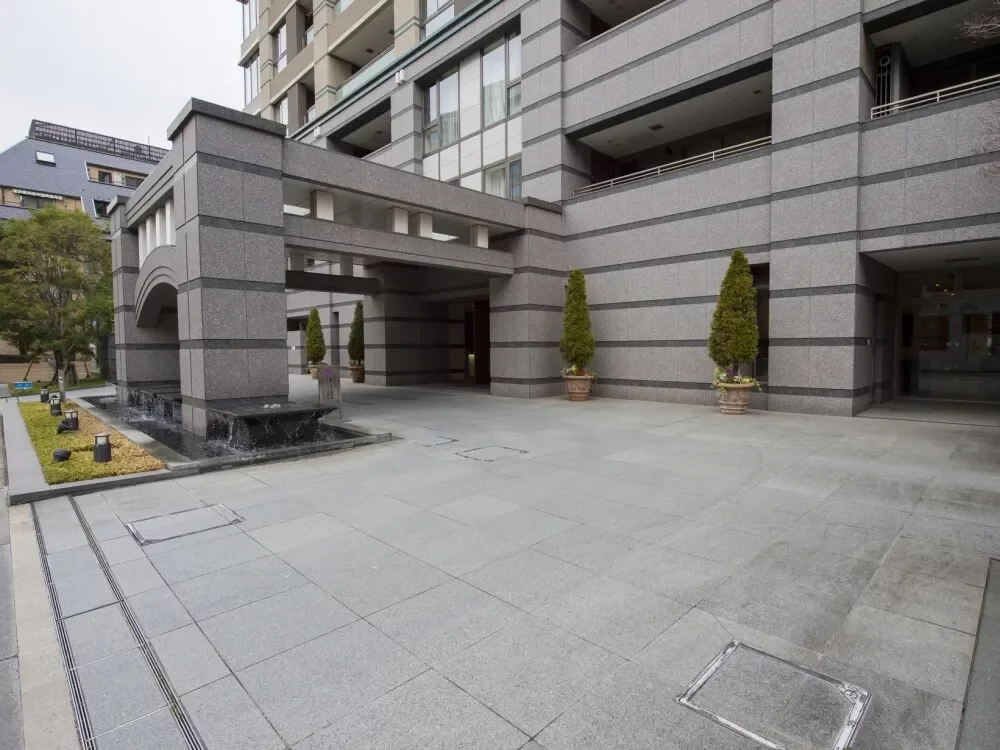 三番町パークテラス桜苑　アプローチ