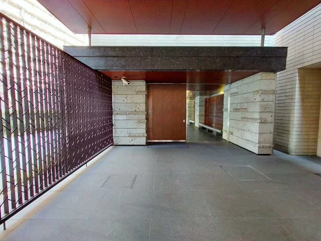 アトラス江戸川アパートメント エントランス