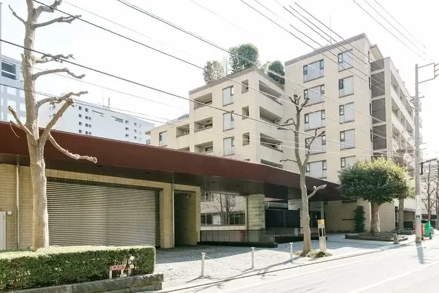 アトラス江戸川アパートメント 車出入口