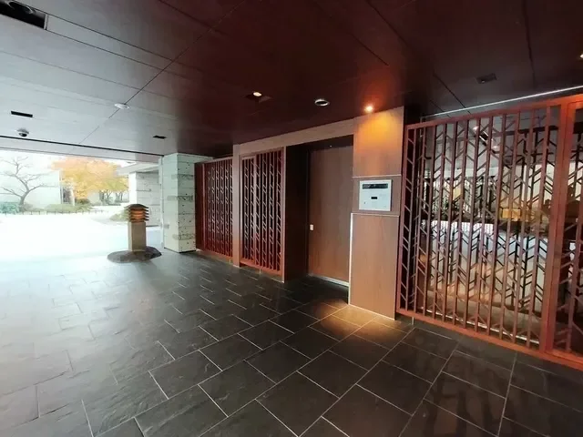 アトラス江戸川アパートメント エントランス