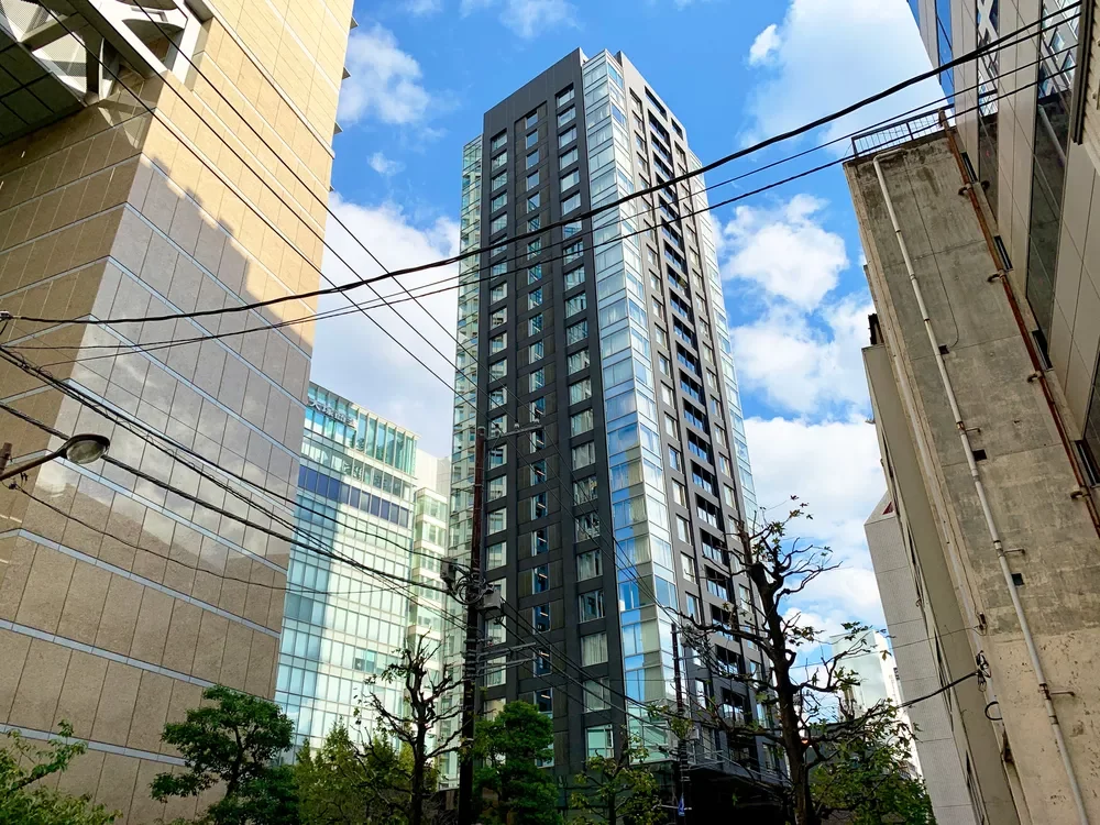 シティタワー九段下の外観。目白通りから1本入ったところにあり、とても静かな環境。