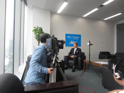 取材の様子(長谷川富司)