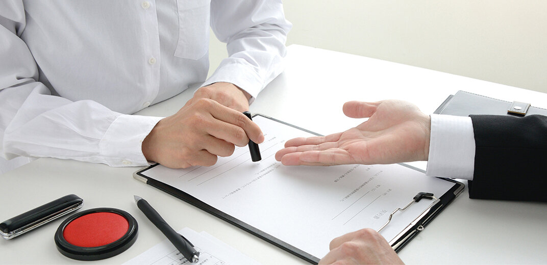 契約の締結と契約金の支払い