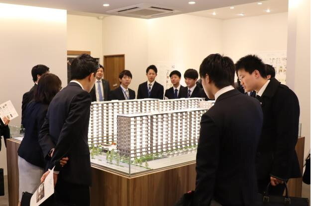 新築マンションのモデルルーム見学