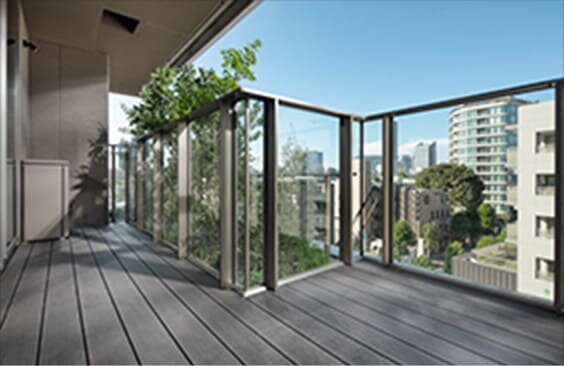 ウッドデッキバルコニー｜フォレストゲート代官山レジデンス