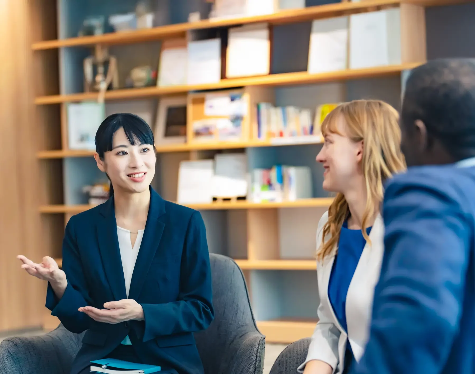 为海外客户提供中英文免费房产咨询服务