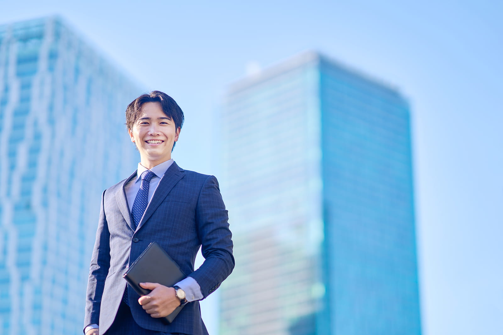 サラリーマンは副業で不動産投資できるのか？就業規則など注意すべきポイントを解説