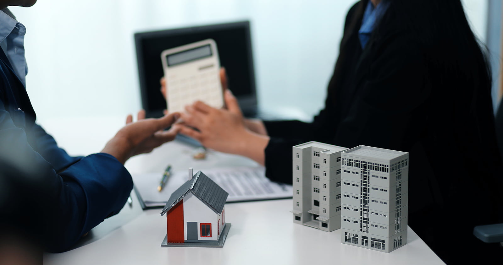 住宅ローンと不動産投資ローンの違いとは？仕組み・金利・審査の違いを徹底比較