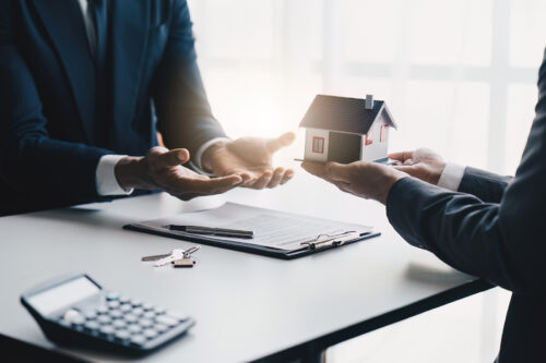 オーナーチェンジ物件が売りに出される理由とは？個人投資家が見落とせないリスクとチャンス