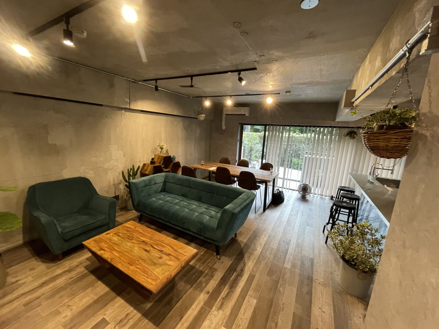 コンクリートをインテリアにしたクールなお住まい