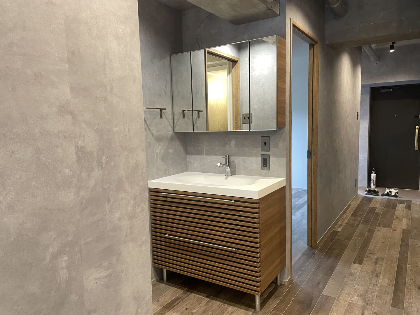 コンクリートをインテリアにしたクールなお住まい