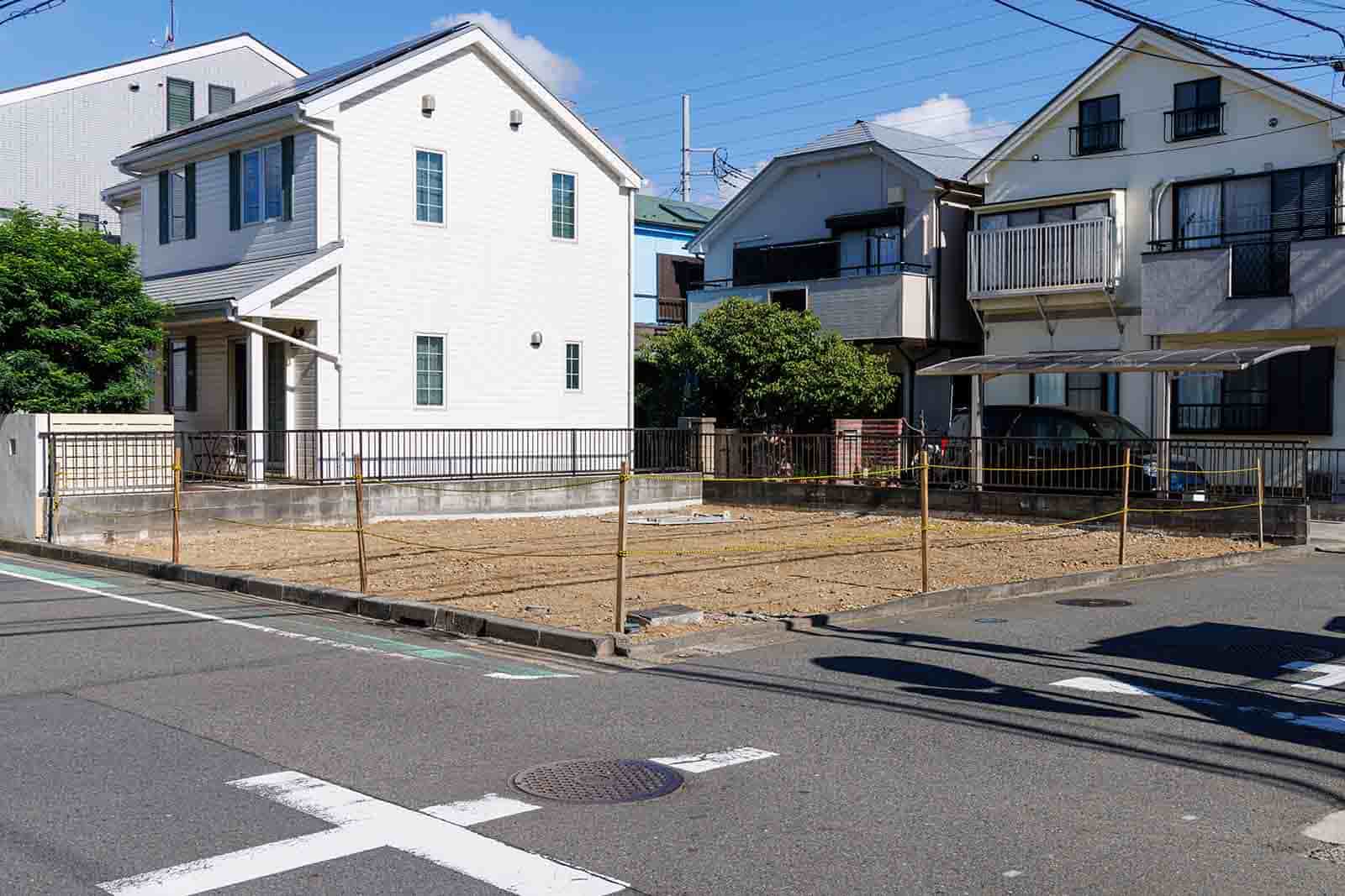 土地の相続税の計算方法を解説！節税につながる控除や特例、申告の手続きも紹介
