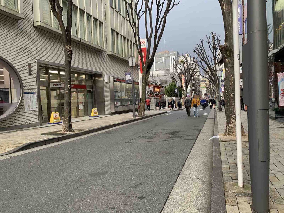 神楽坂駅周辺　神楽坂通り