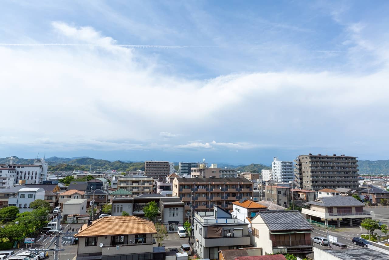 家の買い替え費用はいくら？物件種別の総額・諸経費・活用できる特例を解説