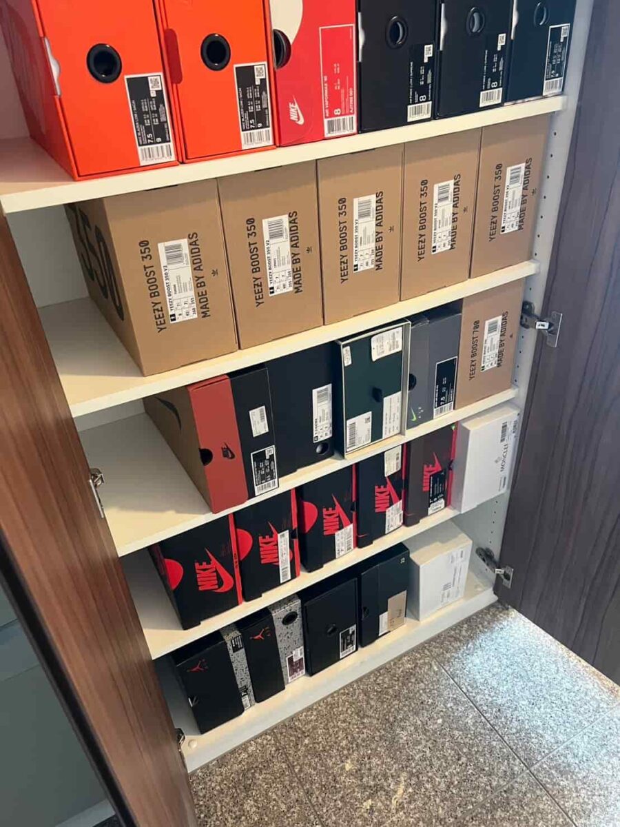 綺麗に整理されたシューズインクローゼット（内村さん提供）
