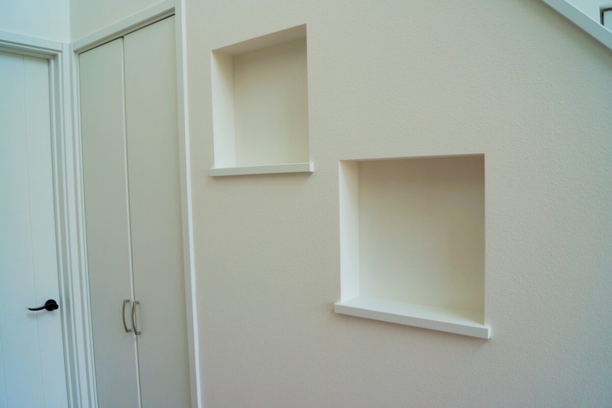 ニッチ　壁　収納