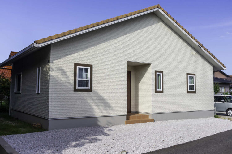 海外赴任時の住宅ローンはどうなる？控除や賃貸に出す場合の注意点を紹介